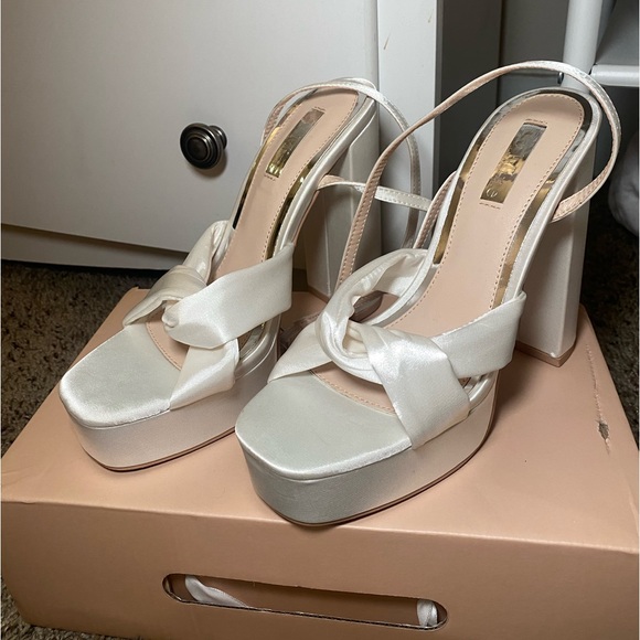 Be Mine Margot platform heeled sandals in Ivory Satin - Picture 6 of 6